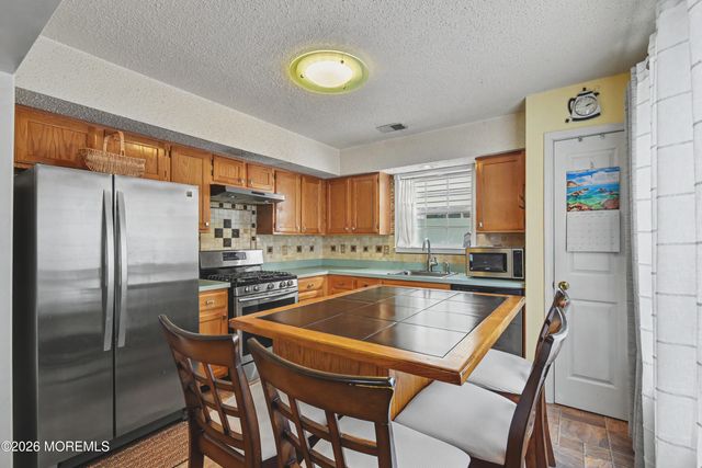129 Hamlet Court, Toms River, NJ 08753