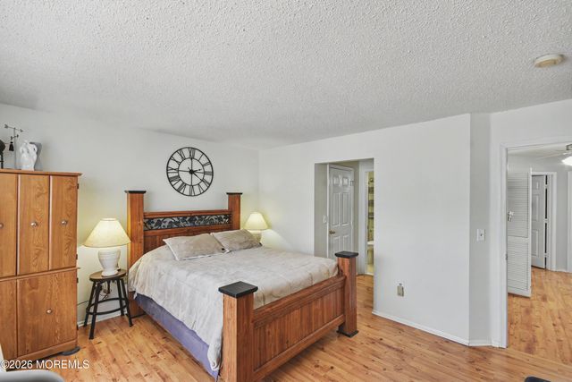 129 Hamlet Court, Toms River, NJ 08753