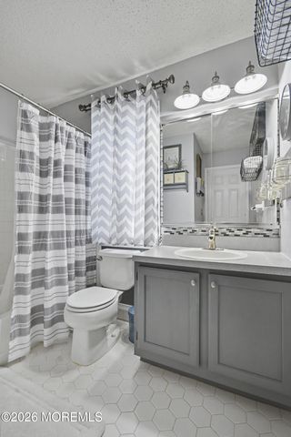 129 Hamlet Court, Toms River, NJ 08753