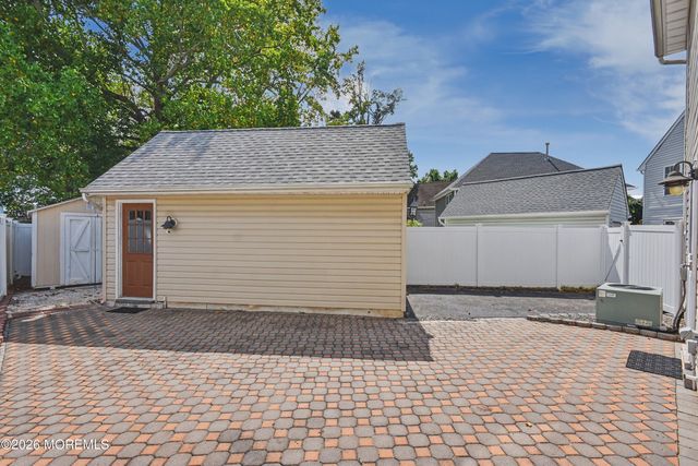 129 Hamlet Court, Toms River, NJ 08753