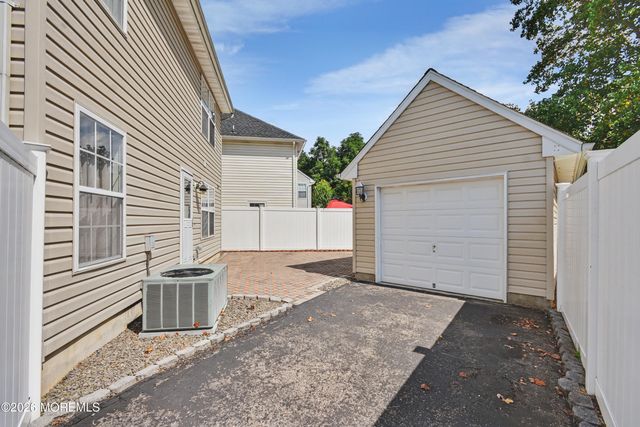 129 Hamlet Court, Toms River, NJ 08753