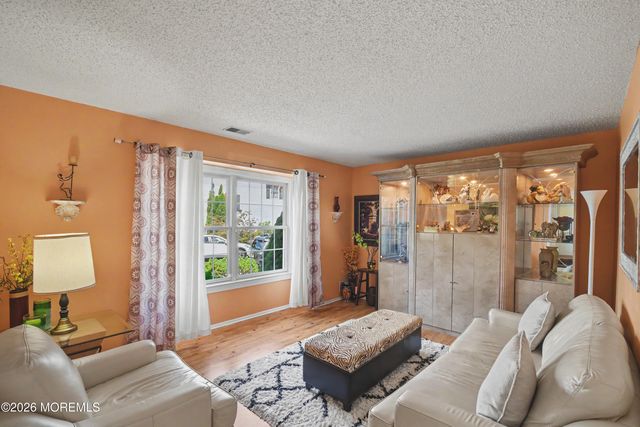 129 Hamlet Court, Toms River, NJ 08753