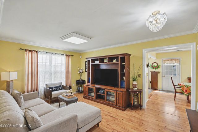 129 Hamlet Court, Toms River, NJ 08753
