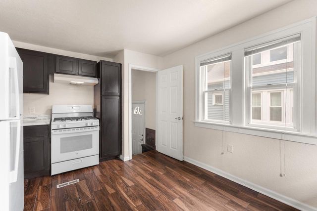 2154 S 86th STREET, West Allis, WI 53227