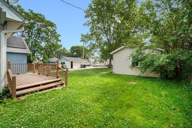 2154 S 86th STREET, West Allis, WI 53227