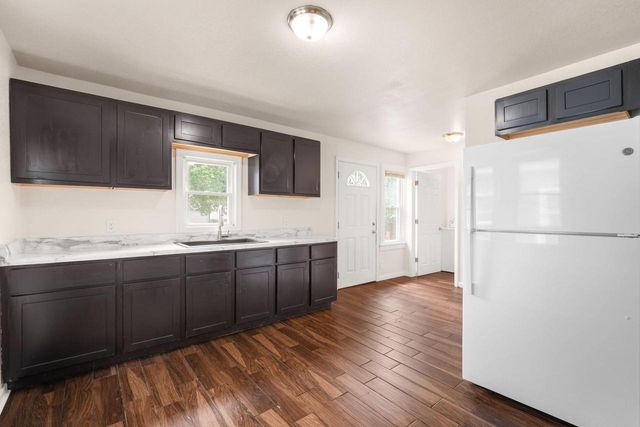 2154 S 86th STREET, West Allis, WI 53227