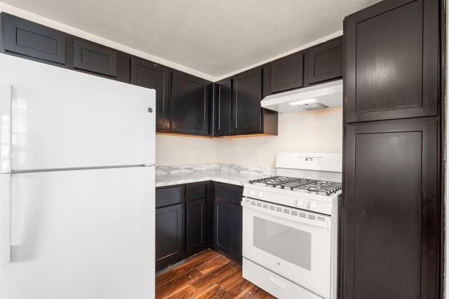 2154 S 86th STREET, West Allis, WI 53227
