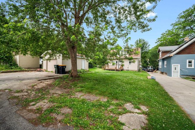 2154 S 86th STREET, West Allis, WI 53227