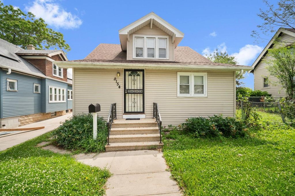 2154 S 86th STREET, West Allis, WI 53227