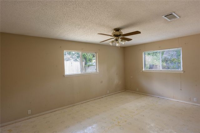 112 Oaktree Drive, Highland Village, TX 75077