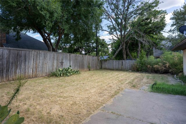 112 Oaktree Drive, Highland Village, TX 75077