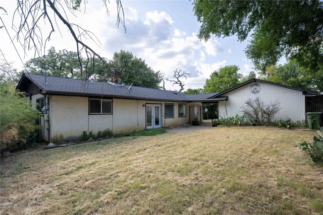 112 Oaktree Drive, Highland Village, TX 75077