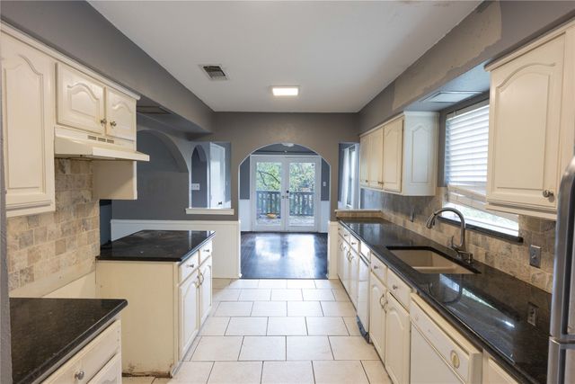 112 Oaktree Drive, Highland Village, TX 75077