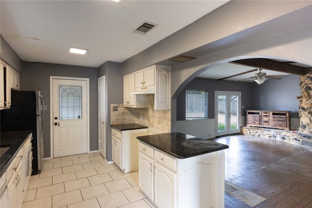 112 Oaktree Drive, Highland Village, TX 75077