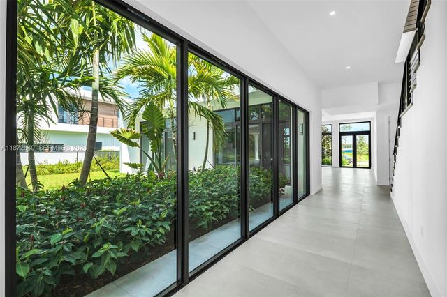 16740 N Botaniko Drive N, Weston, FL 33326
