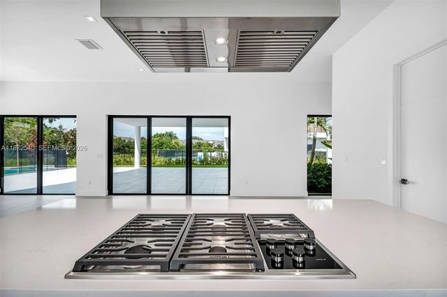 16740 N Botaniko Drive N, Weston, FL 33326
