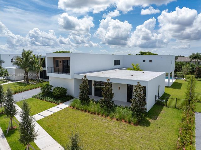 16740 N Botaniko Drive N, Weston, FL 33326