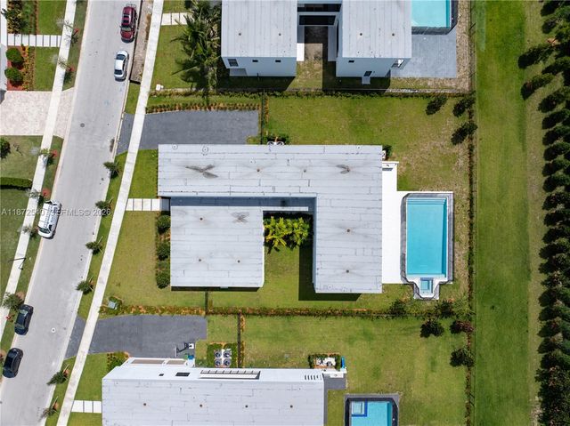 16740 N Botaniko Drive N, Weston, FL 33326