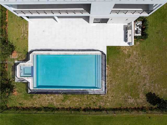 16740 N Botaniko Drive N, Weston, FL 33326