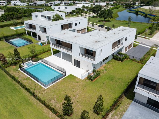 16740 N Botaniko Drive N, Weston, FL 33326