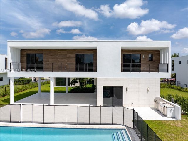 16740 N Botaniko Drive N, Weston, FL 33326
