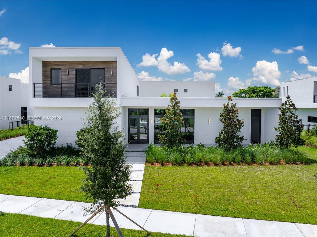 16740 N Botaniko Drive N, Weston, FL 33326