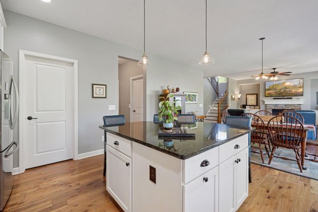 8825 Aspen Circle, Victoria, MN 55386