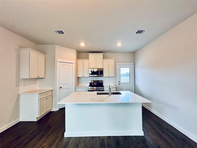 111 County Road 5102b, Cleveland, TX 77327