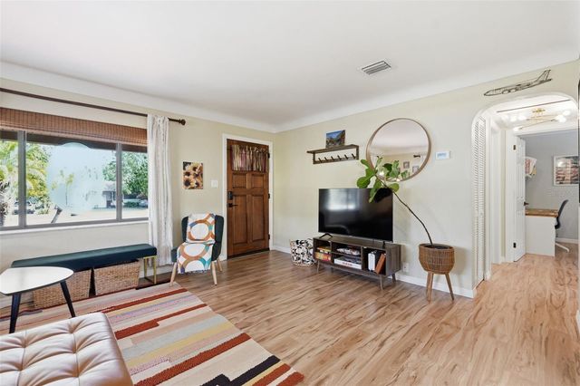 3136 9TH AVENUE N, St Petersburg, FL 33713