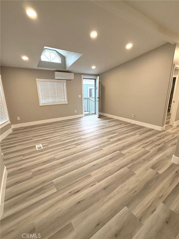 327 W Wilson 88, Costa Mesa, CA 92627