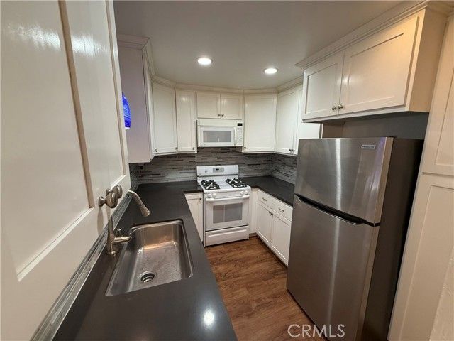 2121 Scott Road 104, Burbank, CA 91504