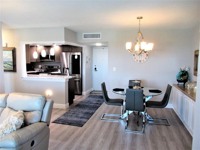 5220 BRITTANY DRIVE S 808, St Petersburg, FL 33715