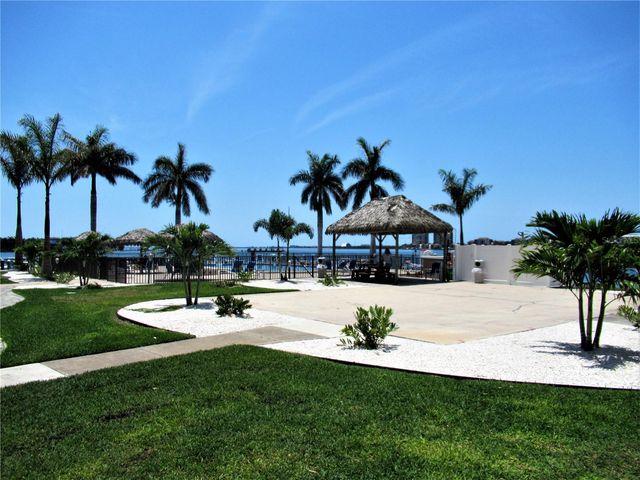 5220 BRITTANY DRIVE S 808, St Petersburg, FL 33715