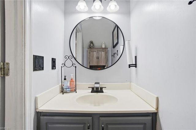 3822 Headwind LN, Portsmouth, VA 23703