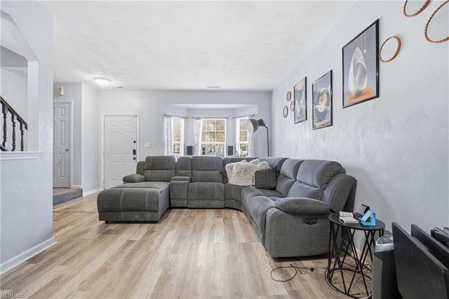 3822 Headwind LN, Portsmouth, VA 23703