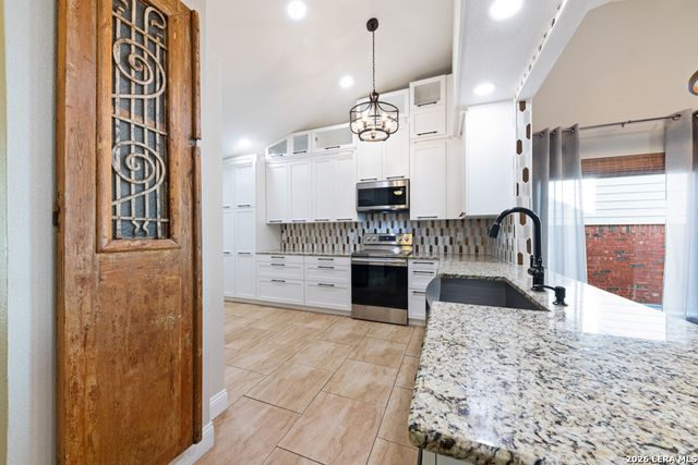 930 Amberstone, San Antonio, TX 78258