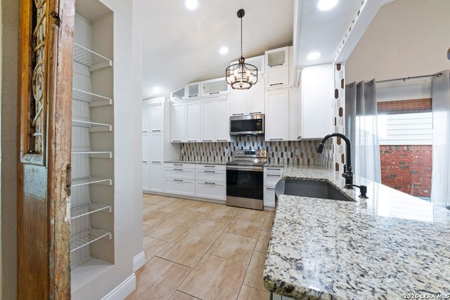 930 Amberstone, San Antonio, TX 78258