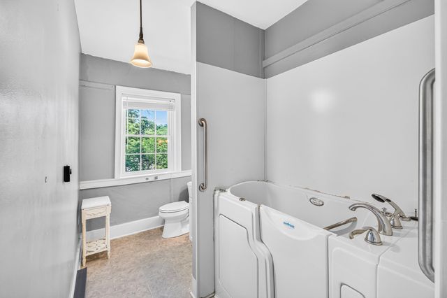 24033 OLD VALLEY PIKE, Maurertown, VA 22644