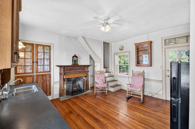 24033 OLD VALLEY PIKE, Maurertown, VA 22644
