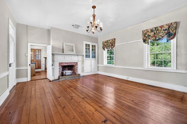 24033 OLD VALLEY PIKE, Maurertown, VA 22644