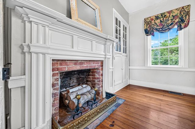 24033 OLD VALLEY PIKE, Maurertown, VA 22644