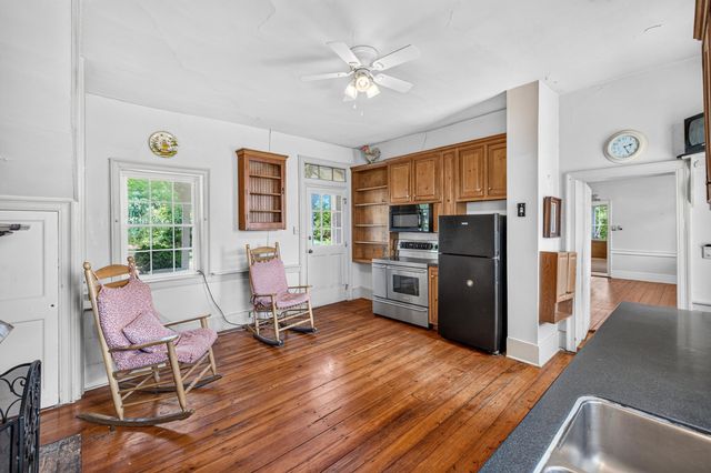24033 OLD VALLEY PIKE, Maurertown, VA 22644