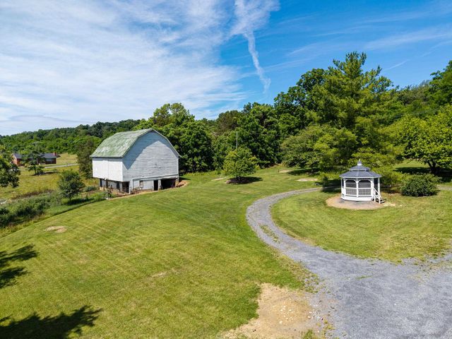 24033 OLD VALLEY PIKE, Maurertown, VA 22644