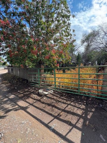 31 Private drive 1533, Hernandez, NM 87537