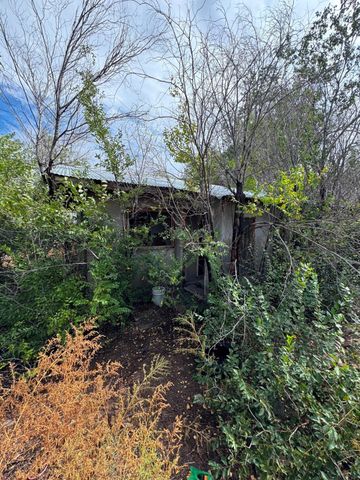 31 Private drive 1533, Hernandez, NM 87537