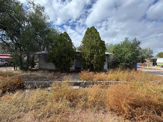 31 Private drive 1533, Hernandez, NM 87537