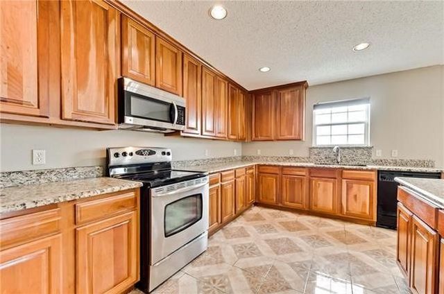 1676 Crown Point Drive, Little Elm, TX 75036