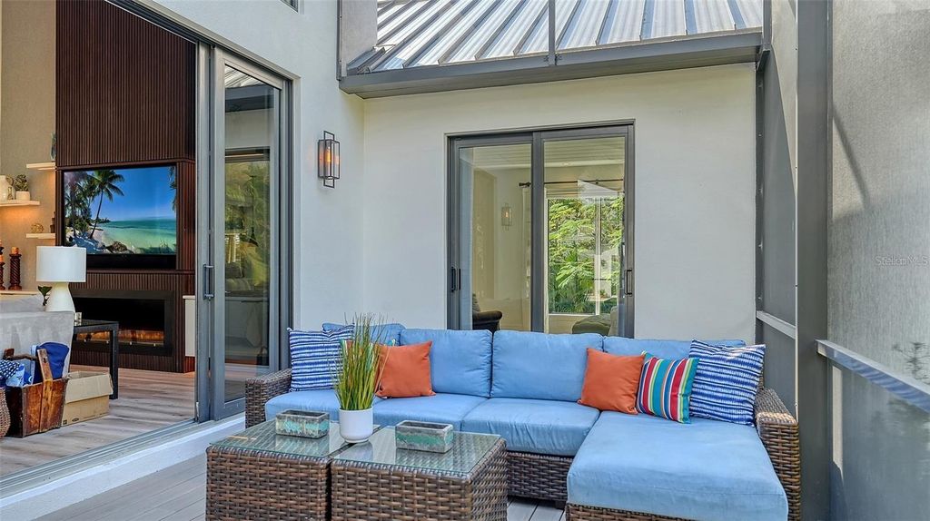 Image 11 of property listing at 5035 BAY SHORE ROAD, Sarasota, FL 34234