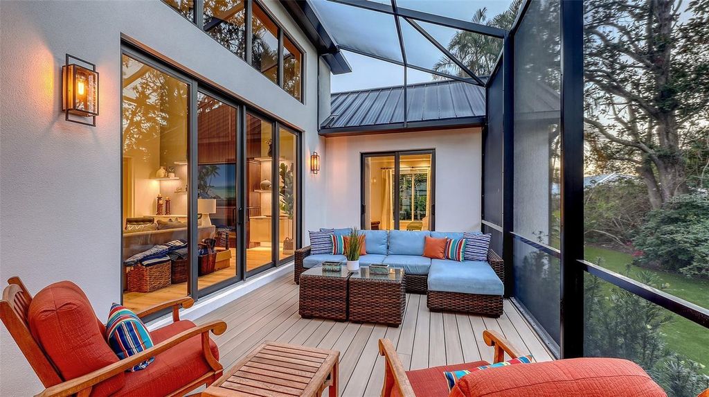 Image 12 of property listing at 5035 BAY SHORE ROAD, Sarasota, FL 34234