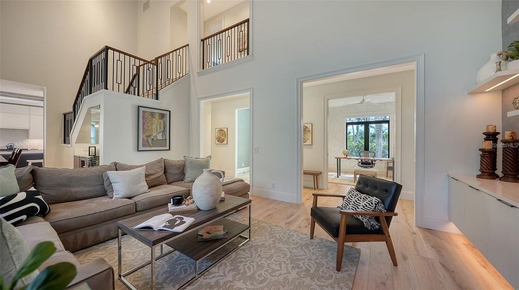 Image 13 of property listing at 5035 BAY SHORE ROAD, Sarasota, FL 34234